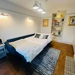 Villa Luxurious 5star Retreat On Westports Main Street Westport