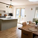 Luxurious 5star Retreat On Westports Main Street Villa *