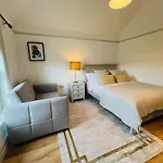 Luxurious 5star Retreat On Westports Main Street * Westport