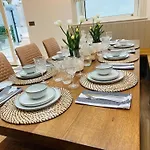 Luxurious 5star Retreat On Westports Main Street Villa *