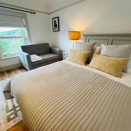 Luxurious 5star Retreat On Westports Main Street *