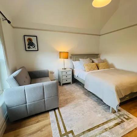 Luxurious 5star Retreat On Westports Main Street * Westport