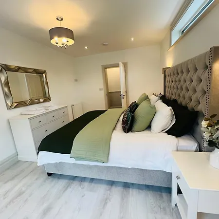 Villa Luxurious 5star Retreat On Westports Main Street