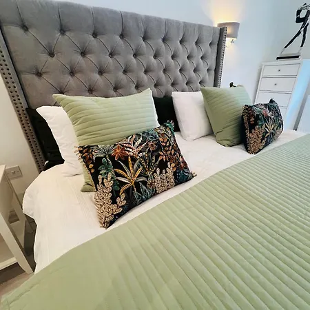 Villa Luxurious 5star Retreat On Westports Main Street Westport