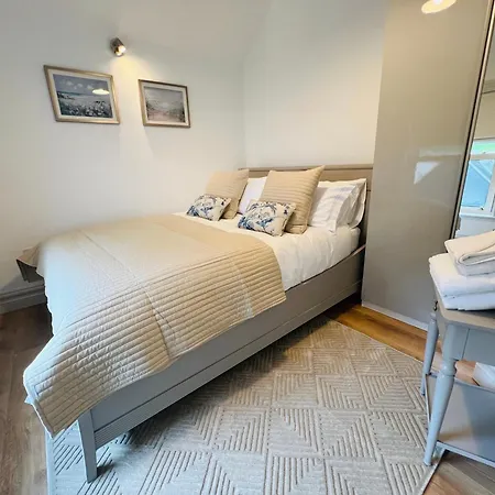 Villa Luxurious 5star Retreat On Westports Main Street *