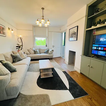 Luxurious 5star Retreat On Westports Main Street Villa