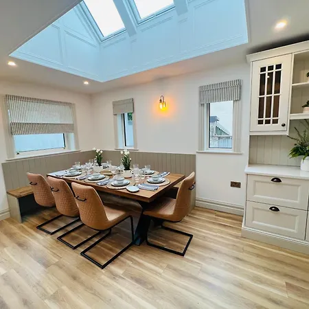 Luxurious 5star Retreat On Westports Main Street Villa *