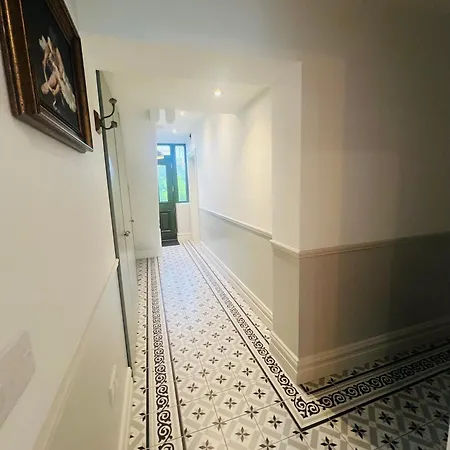 Villa Luxurious 5star Retreat On Westports Main Street *