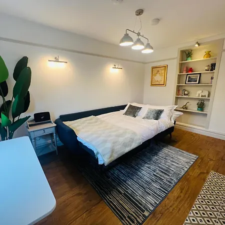 Villa Luxurious 5star Retreat On Westports Main Street