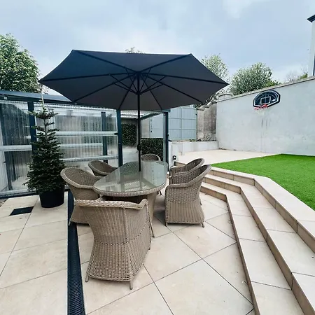 Luxurious 5star Retreat On Westports Main Street Villa *