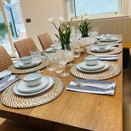 Luxurious 5star Retreat On Westports Main Street ヴィラ *